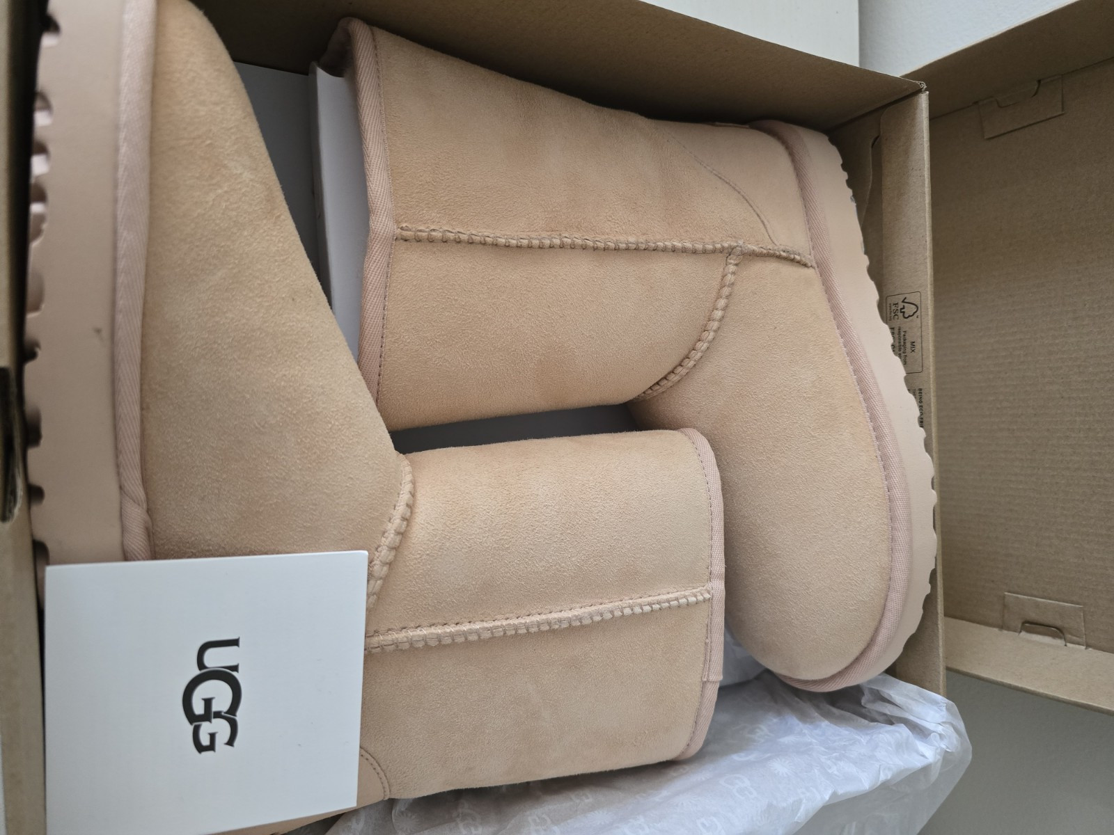 Ugg Classic Short II Women's Amber Suede Fur Boots Size 7 NIB image 9