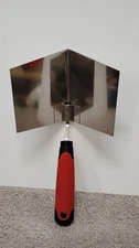MARSHALLTOWN Drywall & Plastering Corner Trowel Inside Soft Grip. 4" X 5". (03)