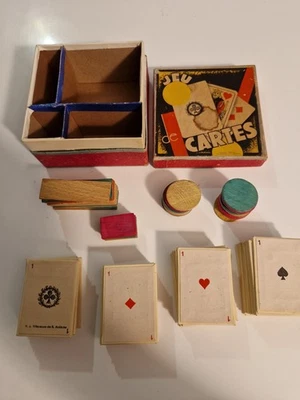 JEU DE 52 MINI CARTES ANCIENNES DANS COFFRET CARTON OBJET PUB BAR + JETONS BOIS - Photo 1/4