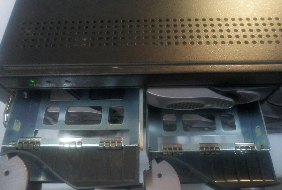 * Xtore XJ1100 series XJ-SA24-316R 3.5" HARD DRIVE SAS STORAGE ARRAY CHASSIS* - Image 3 of 4