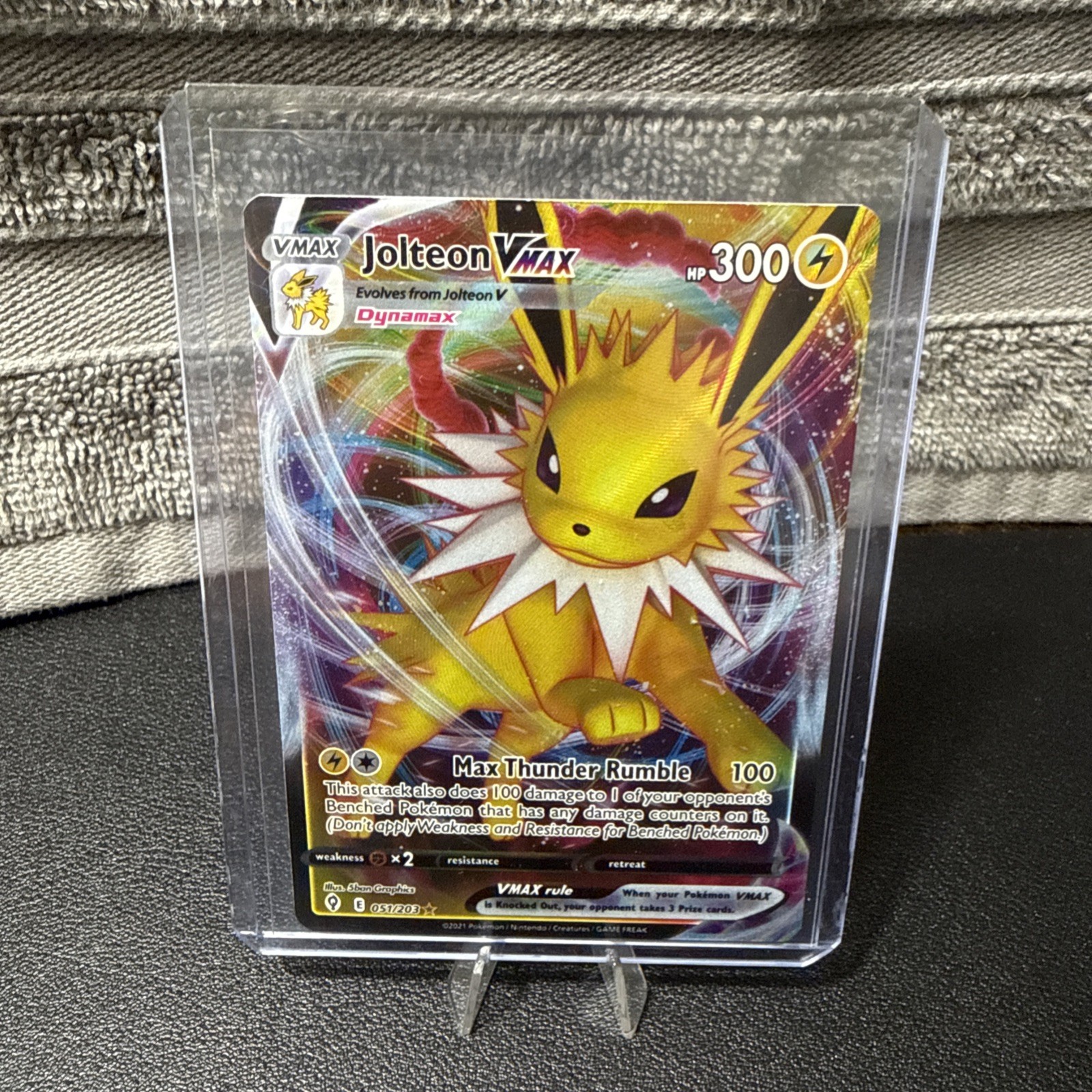Jolteon VMAX 51/203 Rare Holo VMAX Evolving Skies Pokemon TCG Near Mint
