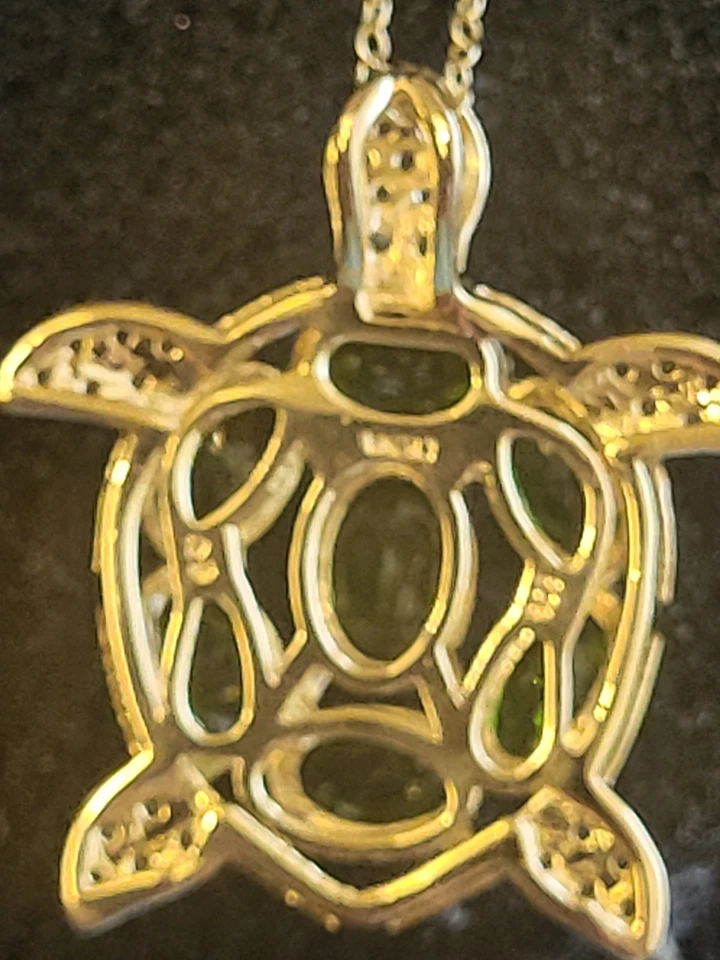 Lindo Conjunto de Tartaruga Cromado Diopside 18kGOS, Brincos Gota, Pingente/Corrente, Novo na embalagem - Imagem 3 de 4