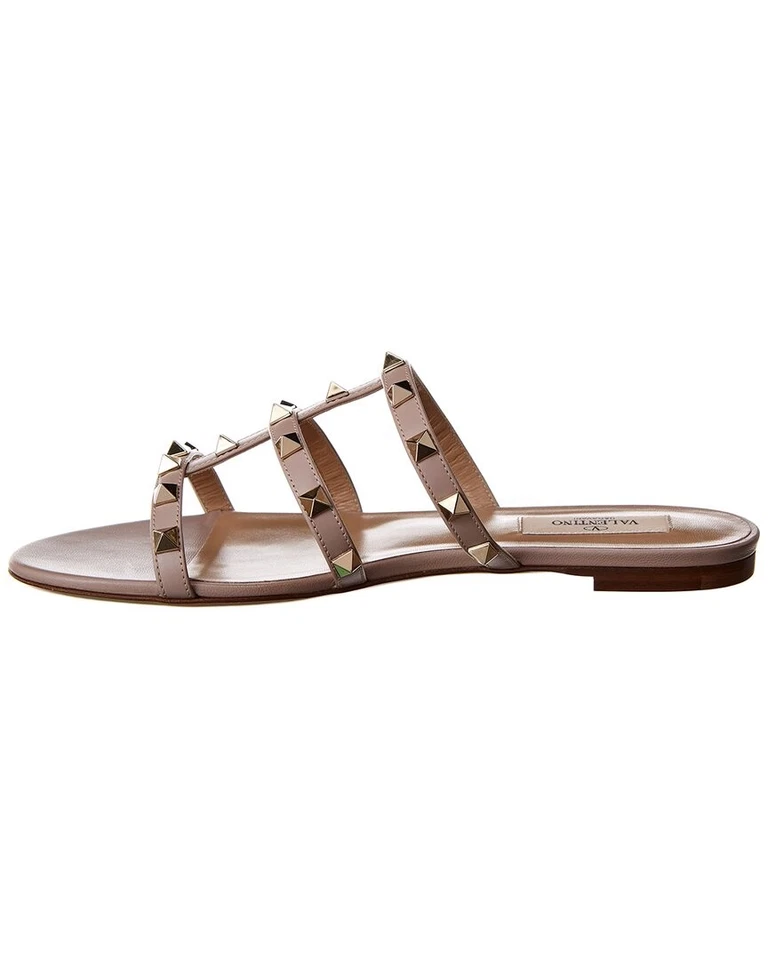 Sandalia para mujer Valentino Rockstud de cuero enjaulado Foto 2 de 4