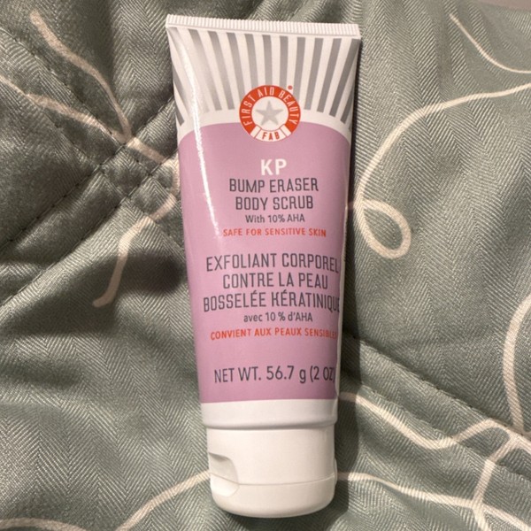 Exfoliante corporal First Aid Beauty KP Bump Eraser 10 % AHA piedra pómez 2 oz tamaño de viaje
