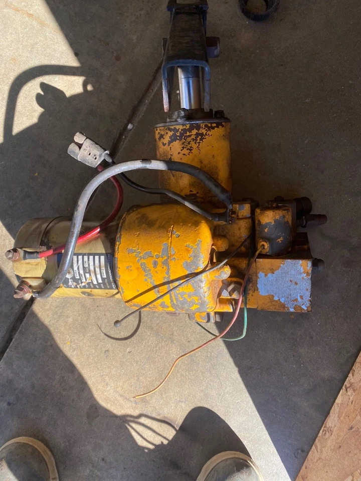 Meyer E-60 Snow Plow Pump  untested. No broken parts.  Missing the fill plug. - Image 2 of 4