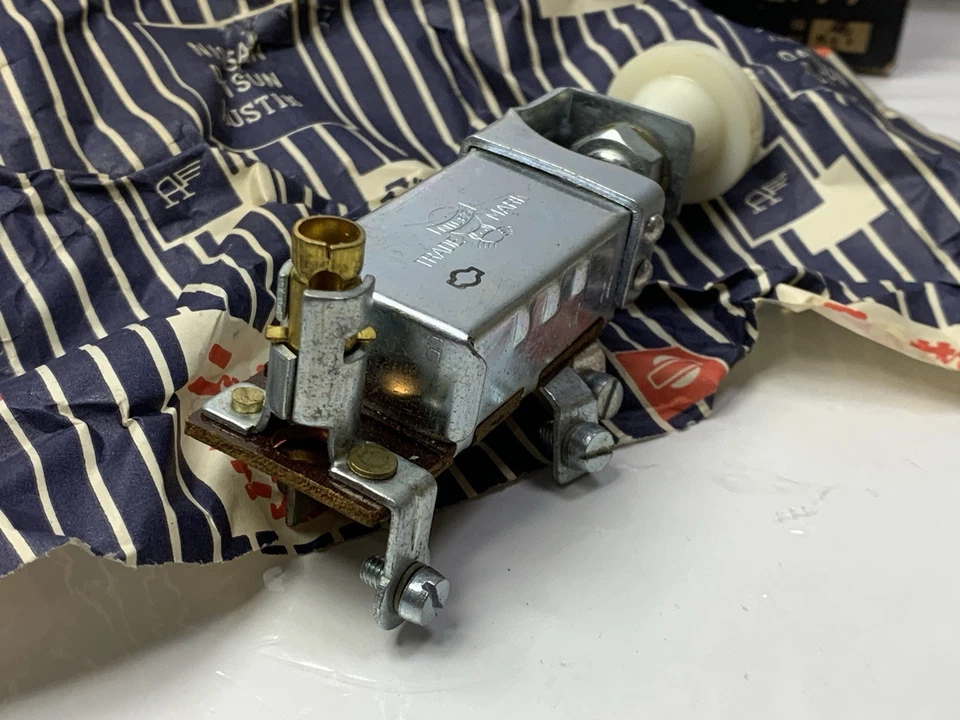 Interruptor de luz de caminhão Nissan novo NOS Datsun 210 211 310 312 320 embalagem na caixa - Imagem 3 de 4