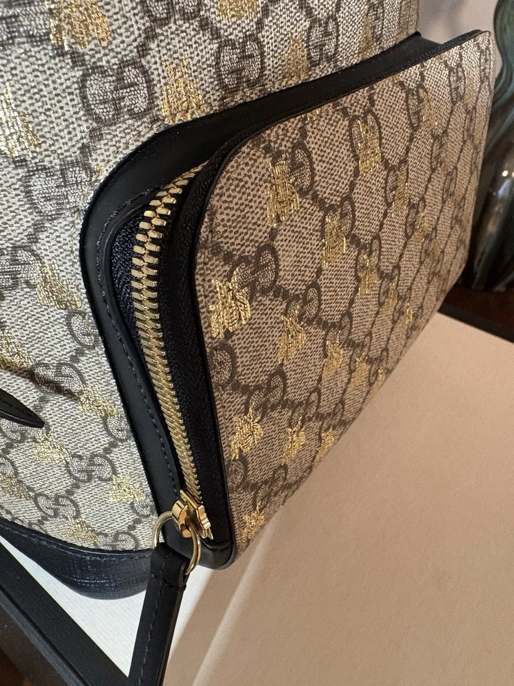 Mochila Gucci GG Supreme pequena bege/preto lona/couro - Imagem 3 de 4