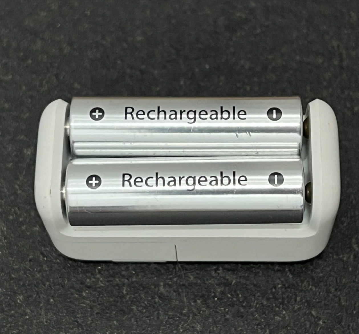 Apple Vintage AA Rechargeable Batteries w/ Charger MC500LL/A A1360 - COLLECTABLE-image