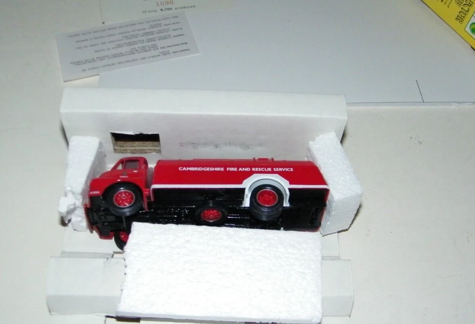 BEDFORD S EMERGENCY TENDER - CAMBRIDGESHIRE FIRE & RESCUE - CORGI CLASSICS 19201 - Image 3 of 3