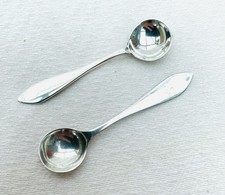 PAIR OF STERLING SILVER SALT SPOONS  - W W, London, 1916.