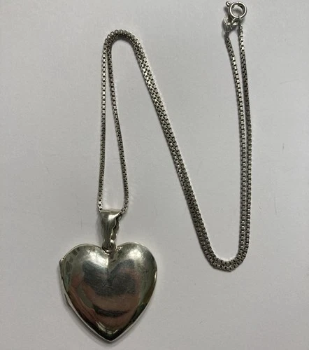 VINTAGE STERLING SILVER HEART SHAPED LOCKET LARGE 18” CHAIN 1 5/8” PENDANT