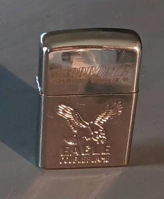 silberfarbenes Eagle Double Flame Feuerzeug im Vintage-Stil,