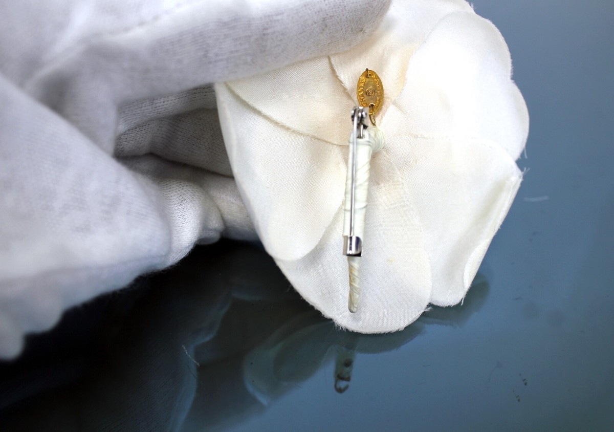 CHANEL Camellia White Corsage Pin Brooch Women display picture 1