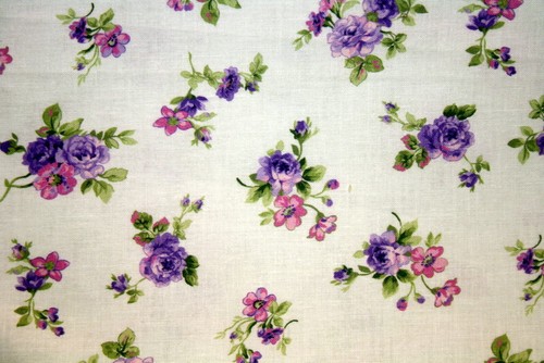 LILLIANS GARDEN FROM FABRIC TRADITION SMALL PURPLE FLOWERS - 100% COTTON FABRIC - Picture 2 of 5