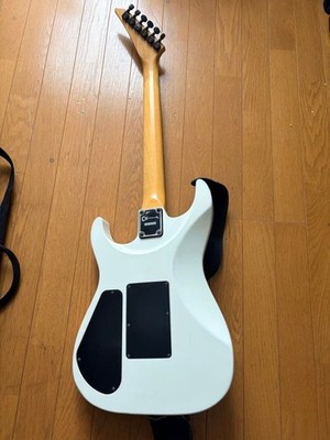 Charvel by Jackson日本製? Floyd搭載シャークフィン修理有 Charvel by Jackson Japan Shark fin with Floyd repaired. Safe