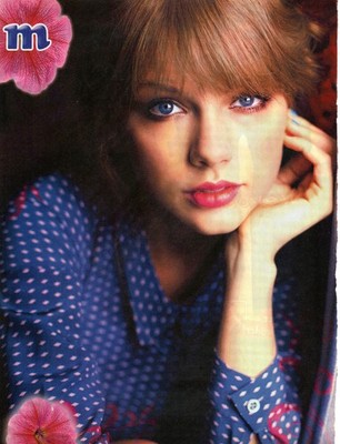 TAYLOR SWIFT Face Close-Up 8'' x 10'' Pin-Up from Teen Magazine ''Red'' Album Era