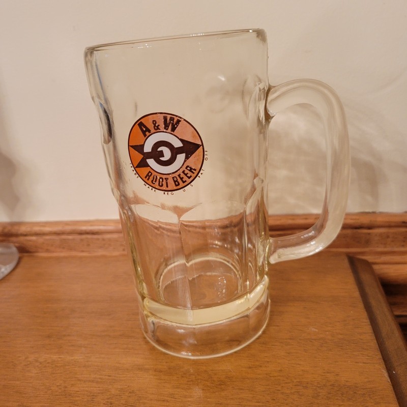 Vintage A & W Root Beer Glass Mug Stien Arrow Bullseye Logo orange and brown