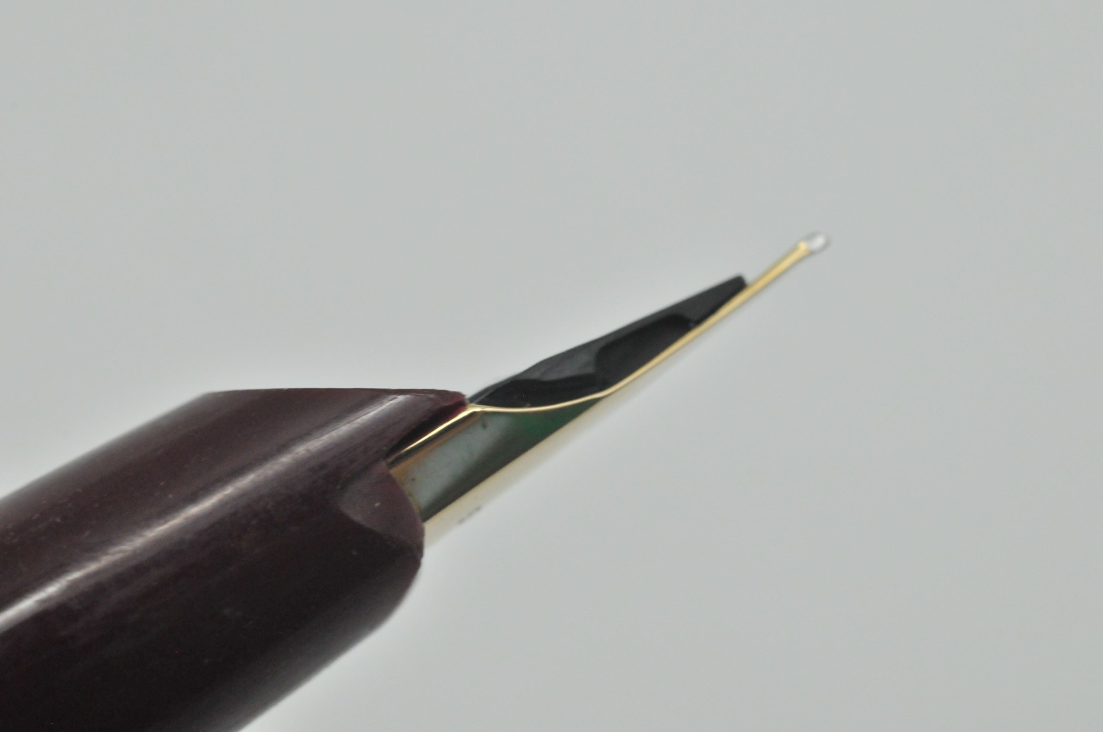 Vintage Montblanc 221 Fountain Pen 14K Fine Nib Borgundy Very Good+ W10010