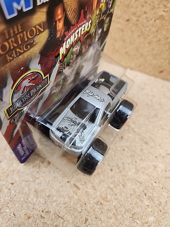 MUSCLE MACHINES 1:72 Scale Universal WOLFMAN Bigfoot Monster Truck New 2003 - Image 3 of 4