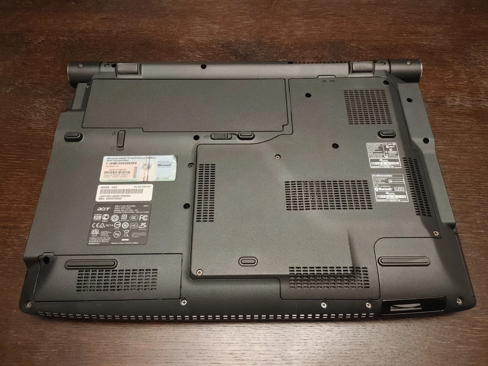 GOOD CONDITION Acer Aspire 6935G 16inch C2D T5800 9600M GT No HDD RAM OS - Image 3 of 4