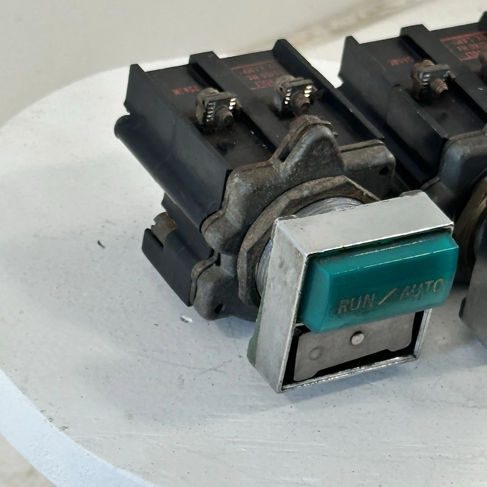 2-CUTLER HAMMER E30 120V 50/60Hz Compact Push Button w/Start-Stop- Ind Light - Image 4 of 4