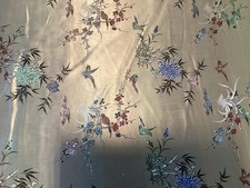 Chinesische Kunstseide - Silber mit Motiv, Rückseite farbig gestreift, Meterware