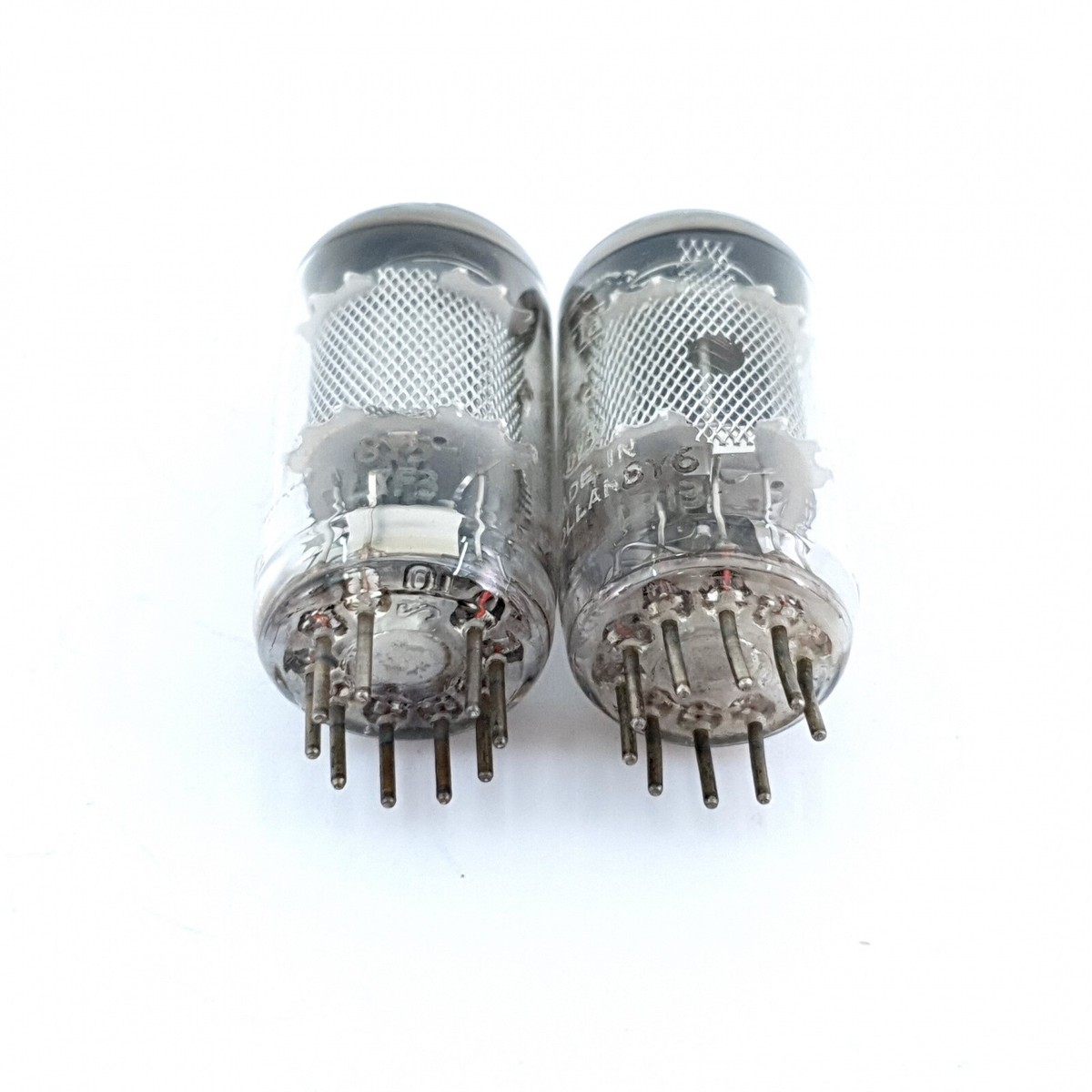 Paire De Tubes Philips EF86 NOS – Années 1960 (plaque En Maille)