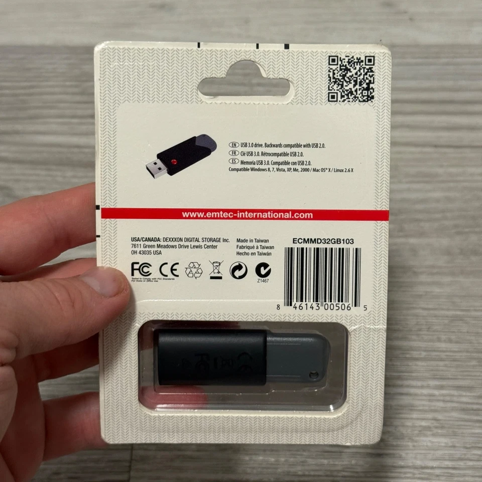 Emtec Click 32GB USB 3.0 Flash Drive Brand New - Image 2 of 2