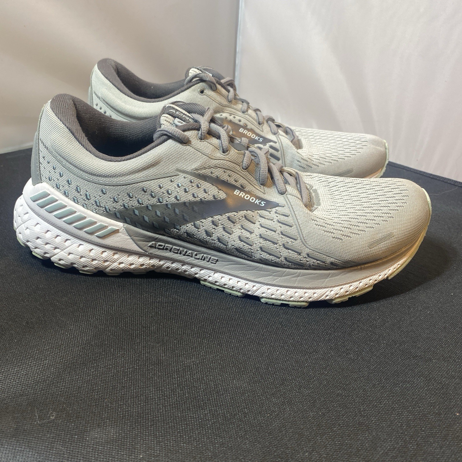 Brooks Womens Adrenaline GTS 21 1203291B061 Gray Running Shoes Sneakers  10.5 B