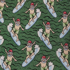 VINEYARD VINES  BOYS / TEENS / MENS SILK TIE  CHRISTMAS  SURFING SANTA  50"