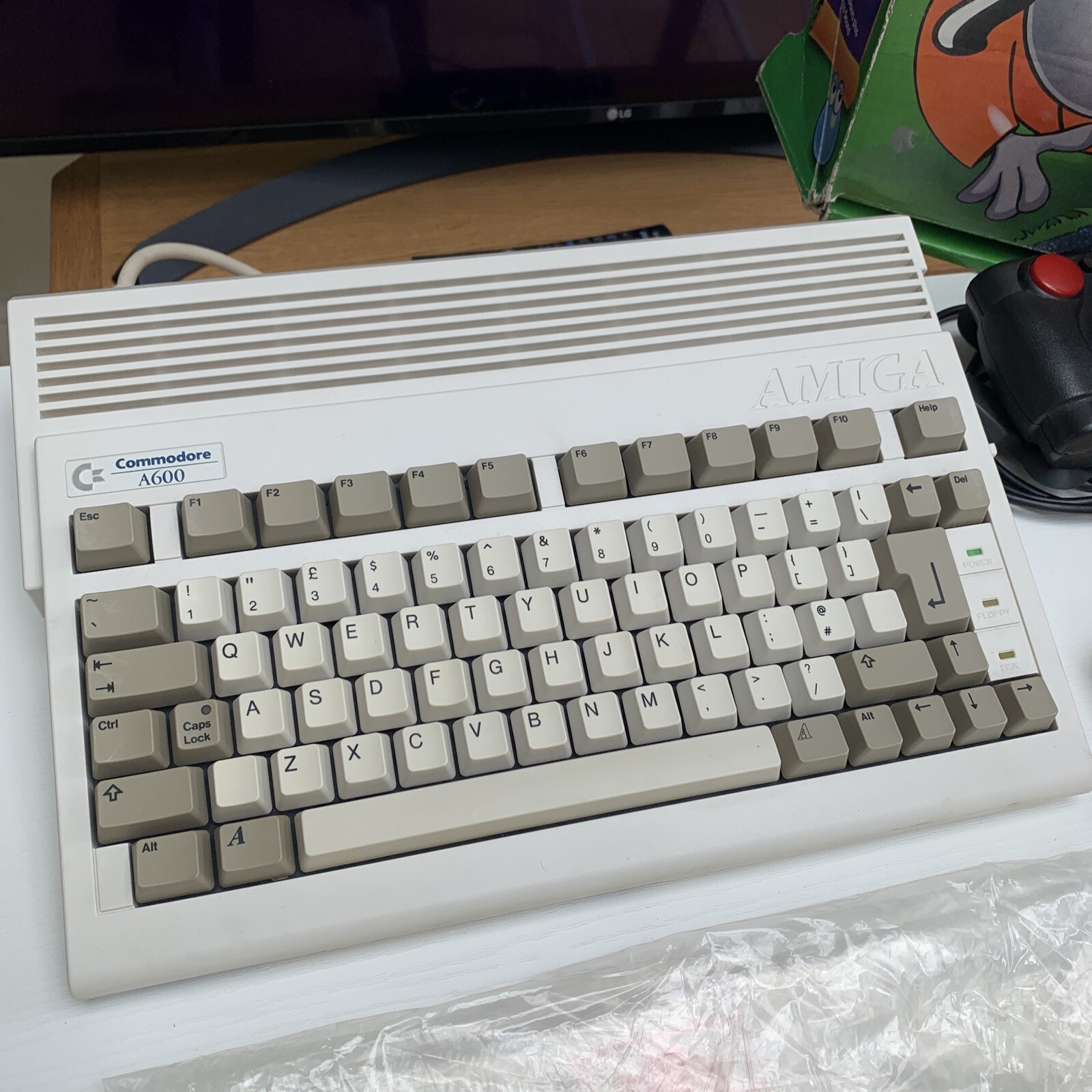 Commodore Amiga 600 - Fully Boxed Original Condition - Factory sealed! CLEAN A+ - Picture 2 of 23