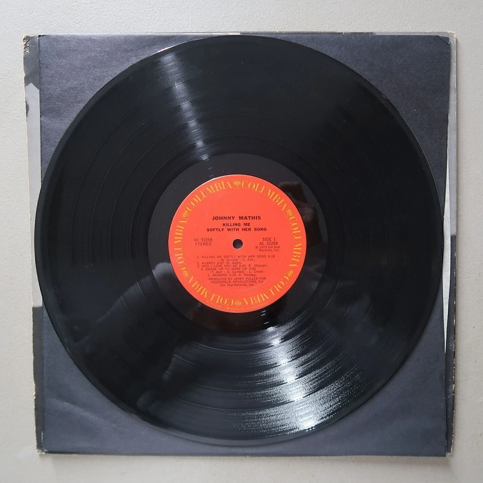 JOHNNY MATHIS KILLING ME SOFTLY WITH HER SONG VINYL LP COLUMBIA VG 77 Foto 3 de 4