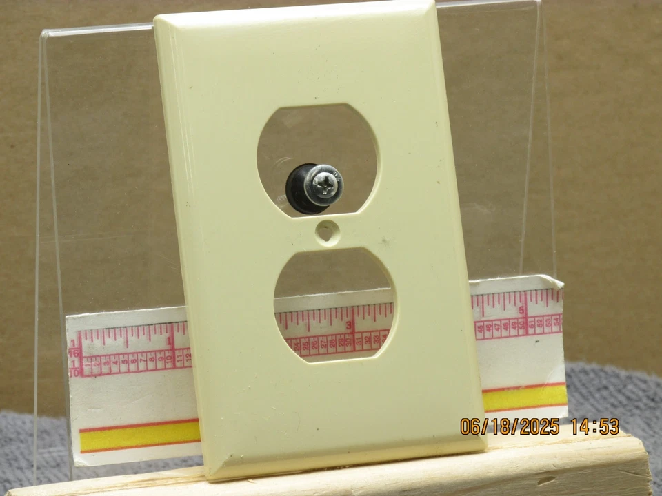 The listing is:(1)Cooper Wiring Devices 5032C 1-Gang Duplex Nylon Cover-Ivory - Image 3 of 4