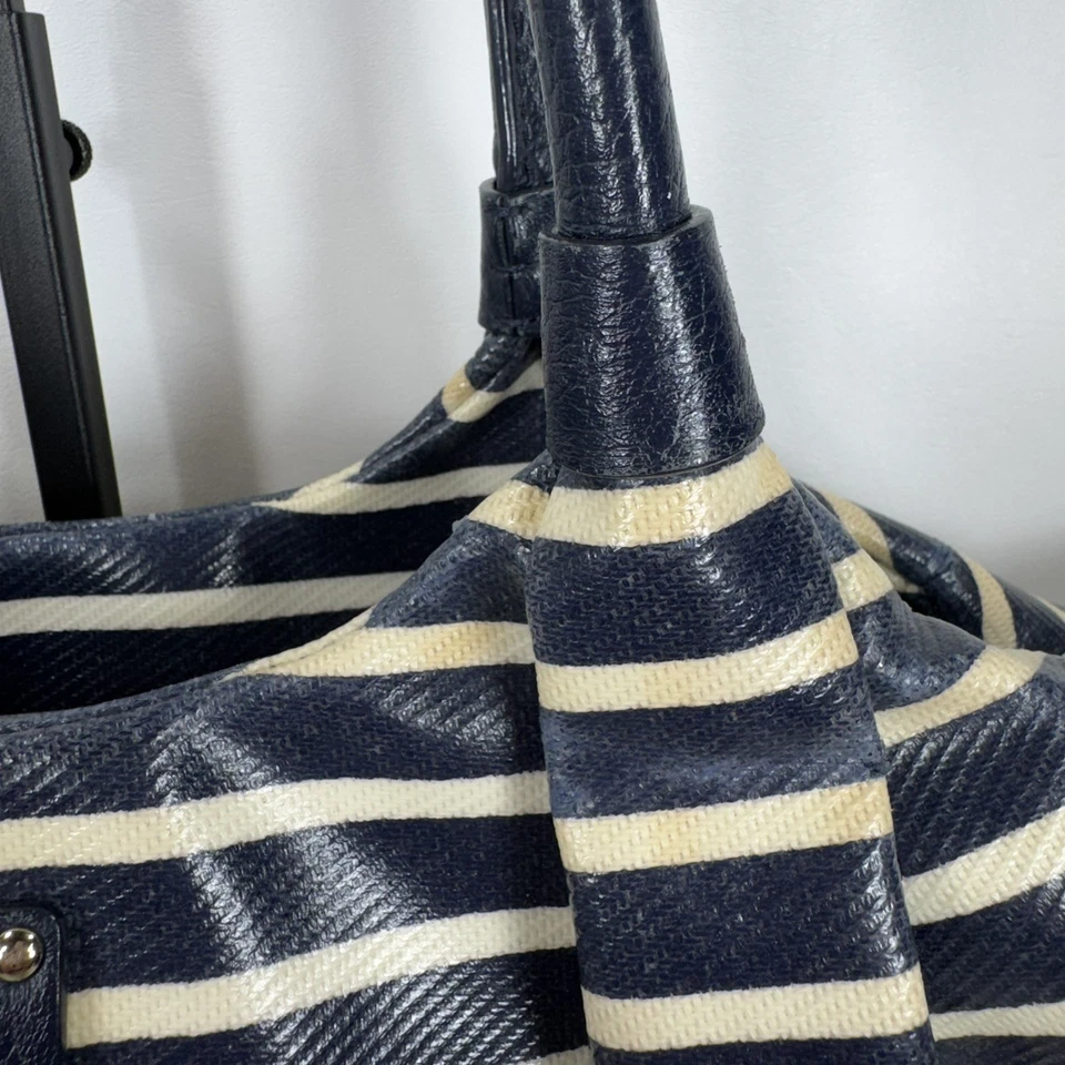 Bolso de viaje Kate Spade NY Watson Stevie a rayas para bebé Foto 2 de 4