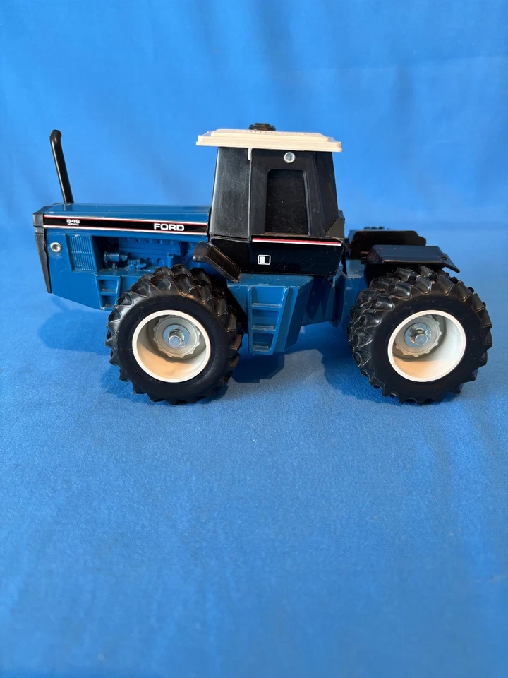 1/32 Vintage Ford 846 Versatile Tractor "1969 Nashville Dealer Meeting" Preowned - Image 3 of 4