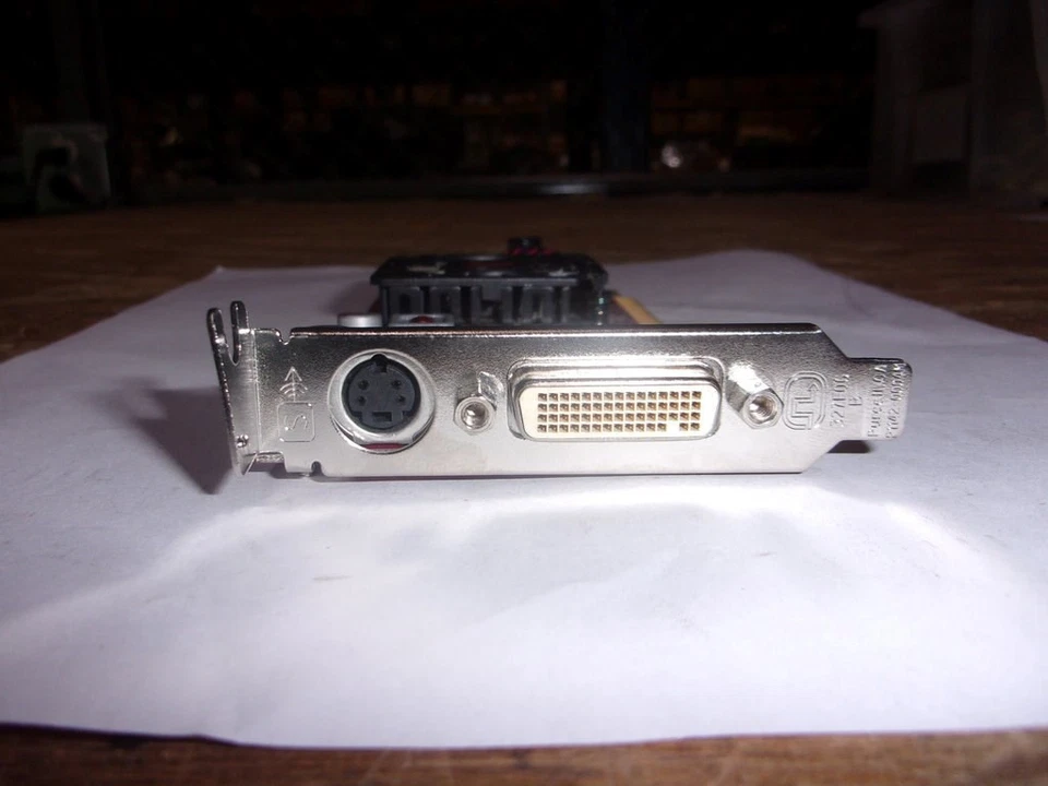 AMD RADEON HD 4550 ATI-102-B88901(B) 256MB Graphics Card PCI-E DMS-59 S-Video - Image 3 of 4