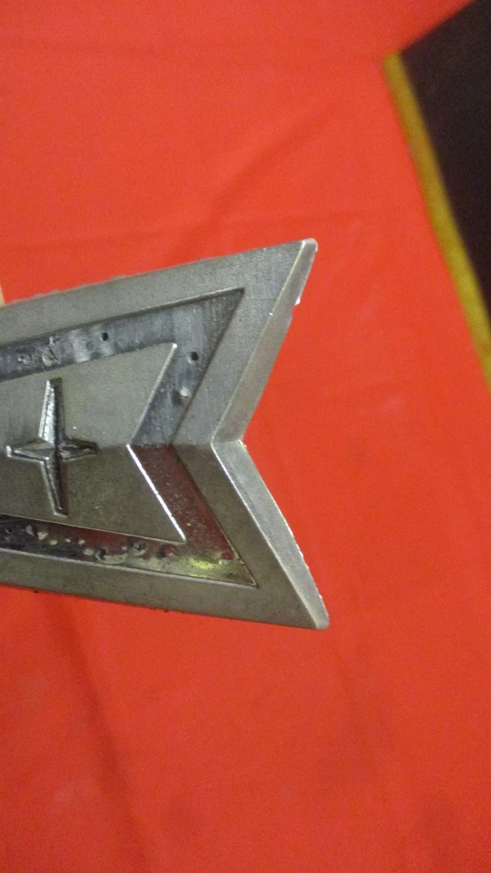 Pontiac 1965 emblema maletero Catalina Bonneville Parisienne Laurentian Foto 2 de 4