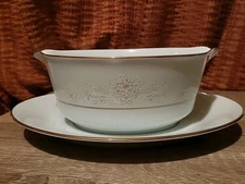 Noritake Contemporary Gravy Boat With Attached Underplate 