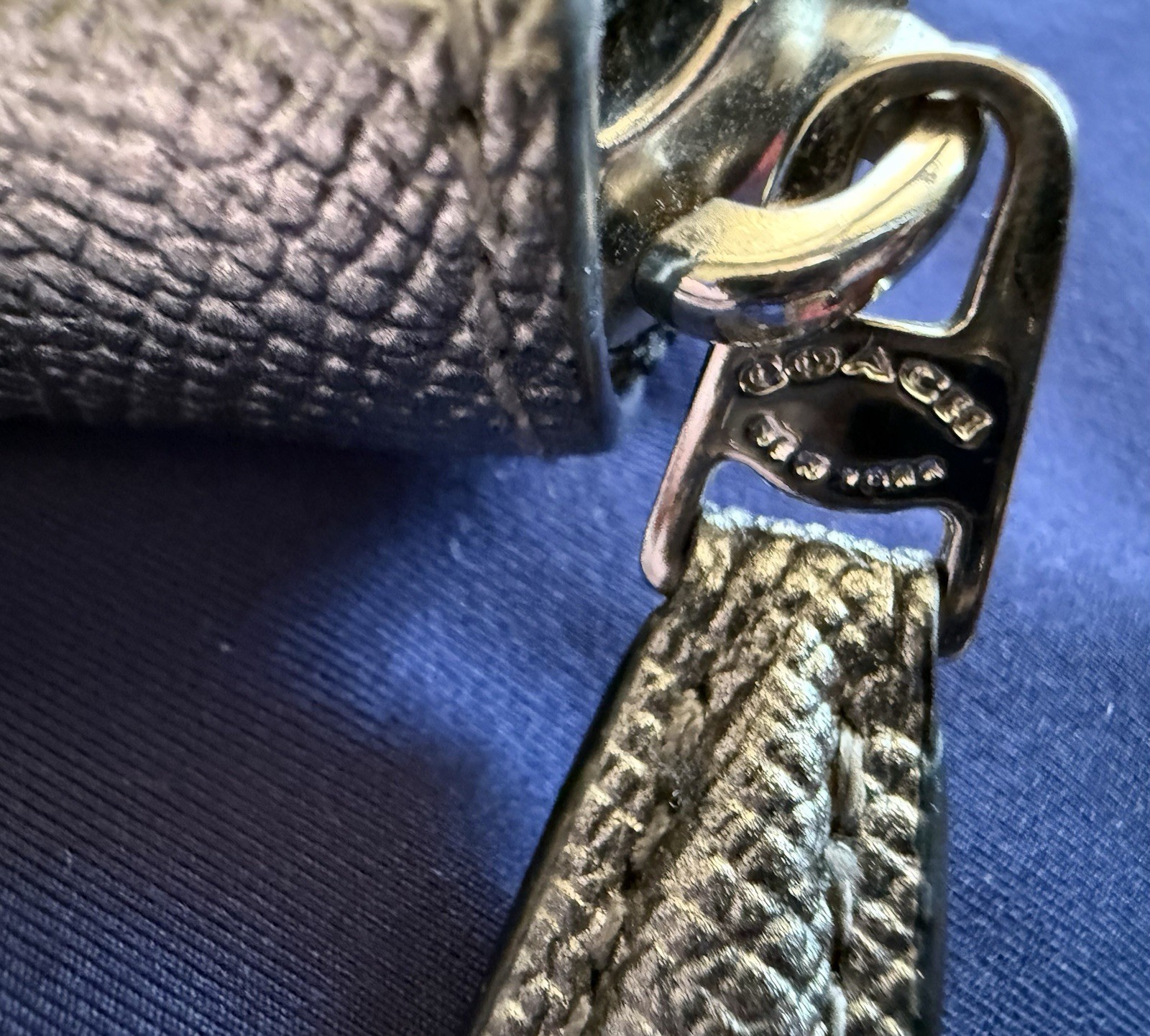 Coach Women's Leather Wallet Metallic Silver Excellent Condition Pre-Owned thumbnail 13