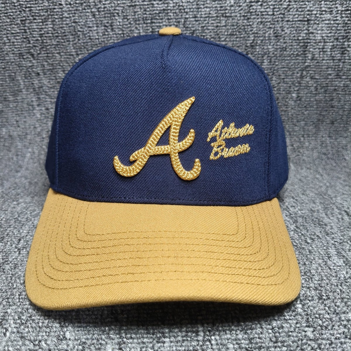 Mitchell & Ness Atlanta Braves Snapback Cap Navy Gold OS