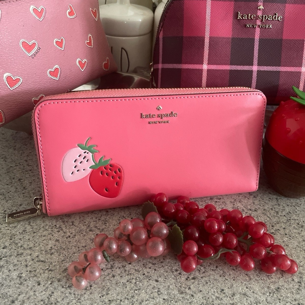 Kate Spade New York Strawberry Zip-Around Wallet Pink Zipper Kate Spade New York Strawberry Zip-Around Wallet Pink Zipper