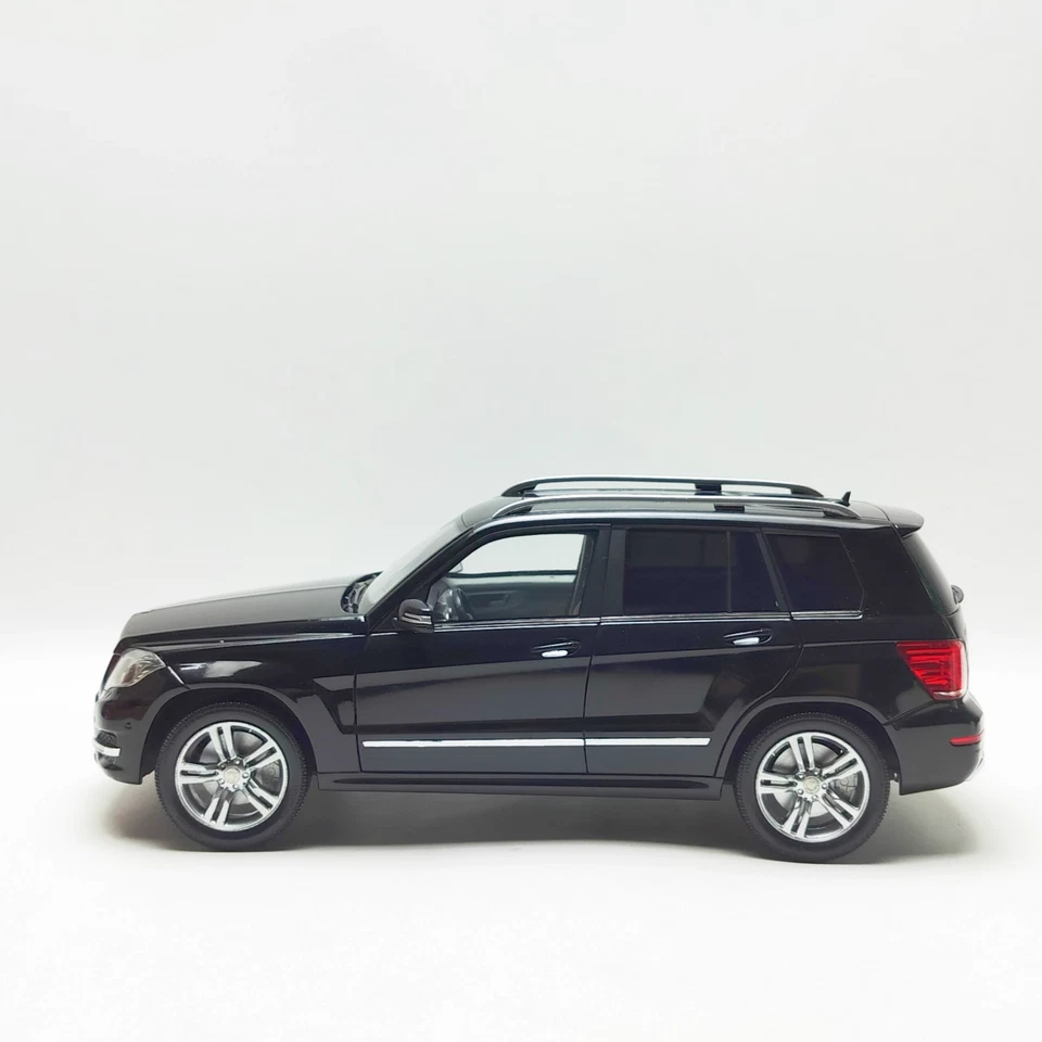 1/18 Mercedes-Benz GLK 300 SUV Diecast Car Model (With Paint Rash) - Image 4 of 4