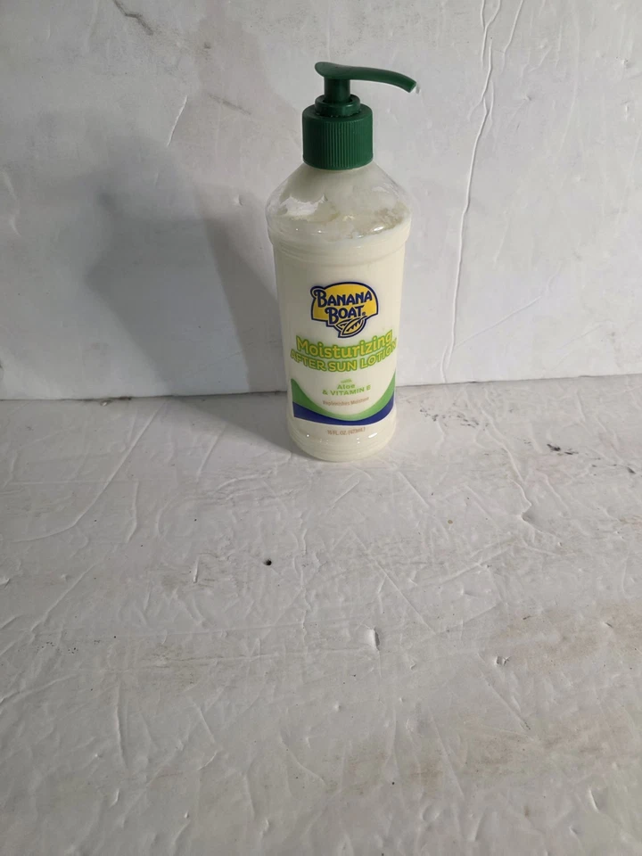 Banana Boat Moisturizing After Sun Lotion with Aloe and Vitamin E, 16oz | After - Image 3 of 3