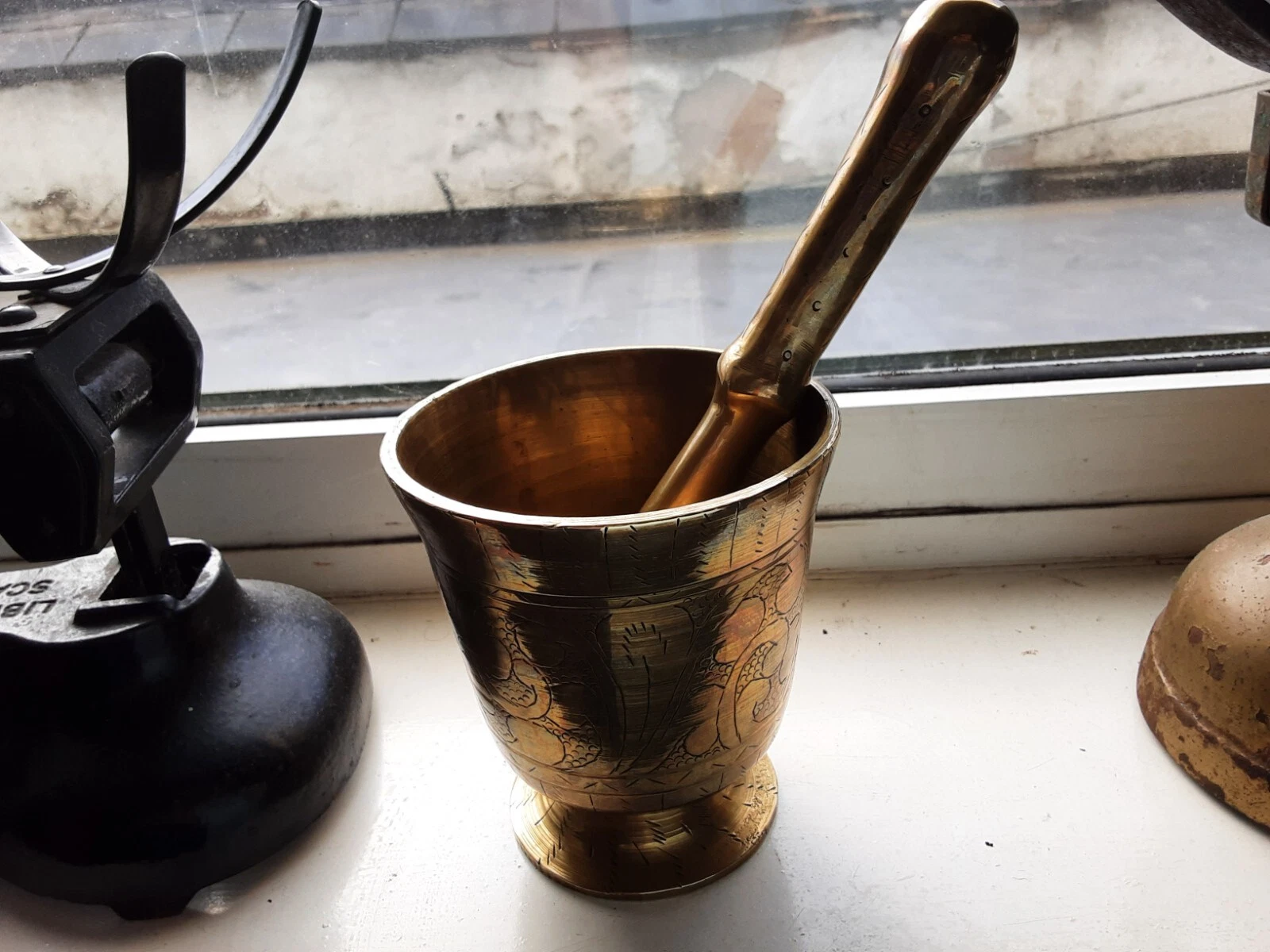 Apothecray pestle and mortar fancy pattern on the base
