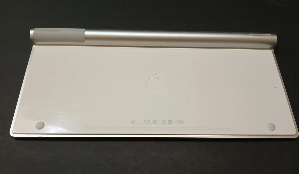 Apple Wireless Keyboard A1255 Bluetooth Aluminum Mac iPad 3 AA Battery Tested - Image 2 of 4