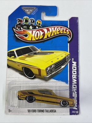 Hot Wheels 1969 FORD TORINO TALLADEGA - 2013 #236 Muscle Mania   Matte Gold