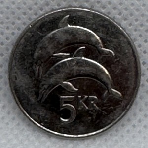 Up for auction is a 2007 Icelandic 5 Krónur (Fimm Krónur) coin (circulated)