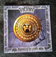 Victory Original Autograf Podpisana okładka płyty CD Temples Of Gold
