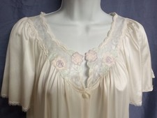 Vintage Vanity Fair Knee Length Robe House Coat Size Medium Off White Nylon