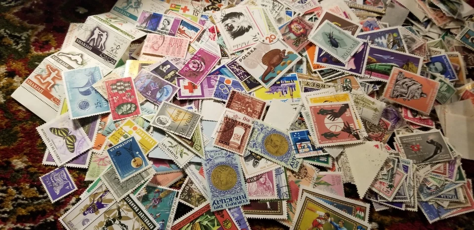 300 Different World Stamps Beautiful Collection From The Lots Shown. - Image 3 of 4